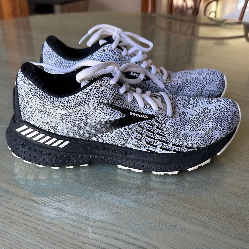 Brooks Women’s Black &White Running Shoes Adrenaline